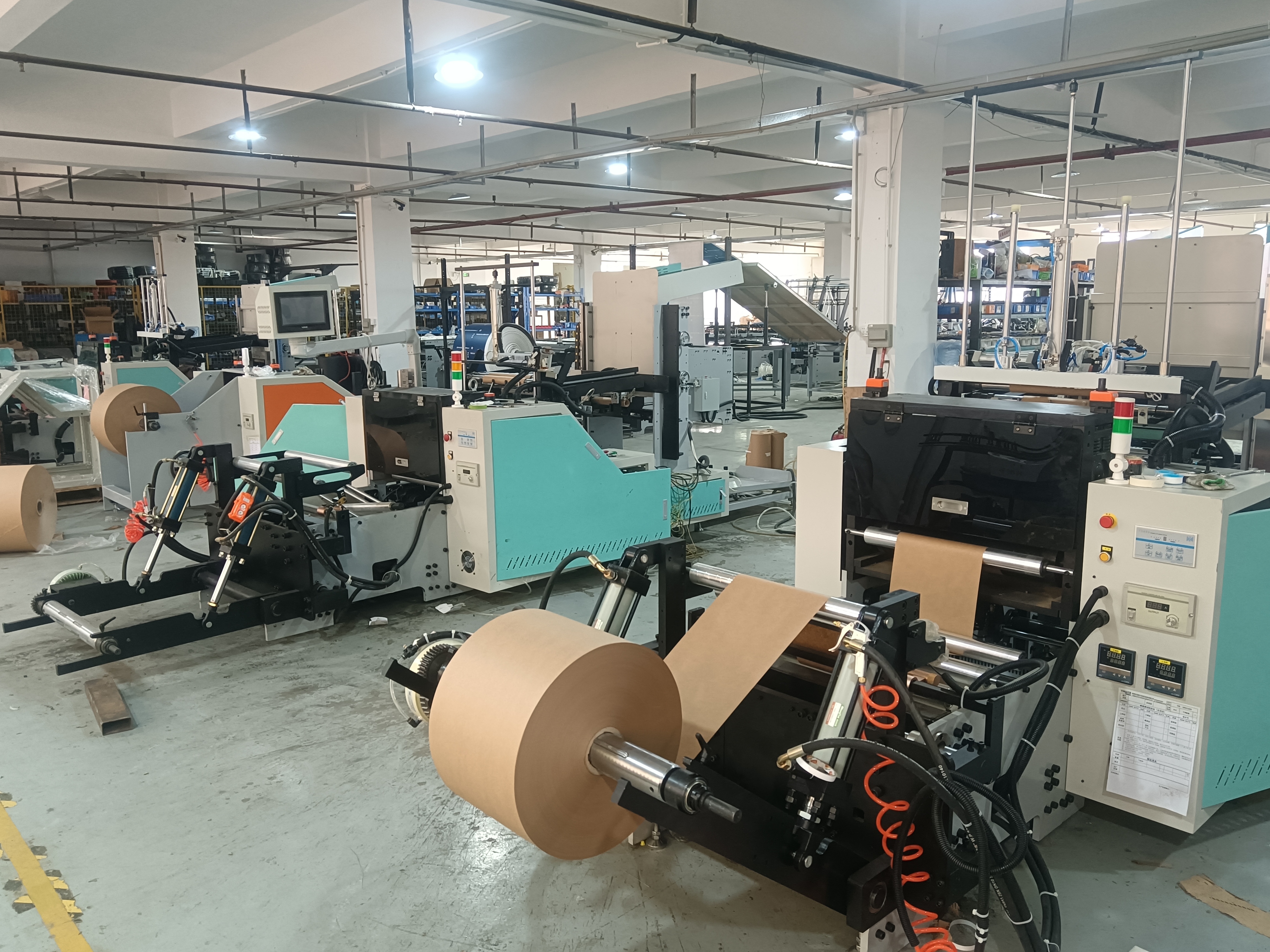 Полностью автоматическая машина для высечки сотовой бумаги